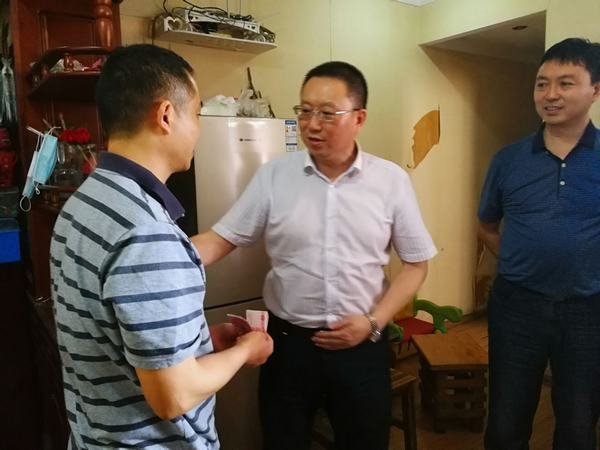公司黨委書記、董事長(zhǎng)代勇一行深入結(jié)對(duì)幫扶困難職工家庭開展走訪慰問(wèn)活動(dòng)