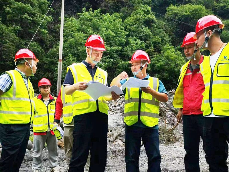 公司董事長袁斌一行到引大濟岷開工儀式場平工程項目檢查指導工作